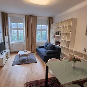 https://coming-soon-lichtdurchflutetes-sonnen-apartment.vienna-besthotels.com